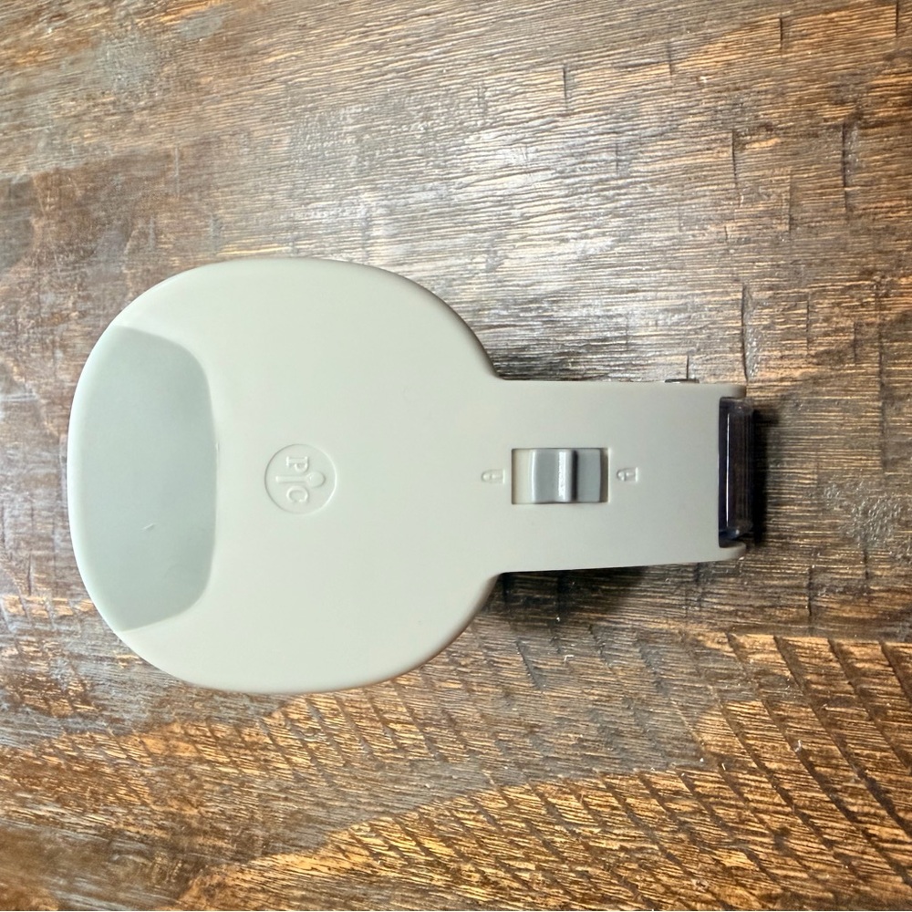 Pre-Owned Pampered Chef’s Cherry & Olive Pitter - Picture 4 of 7